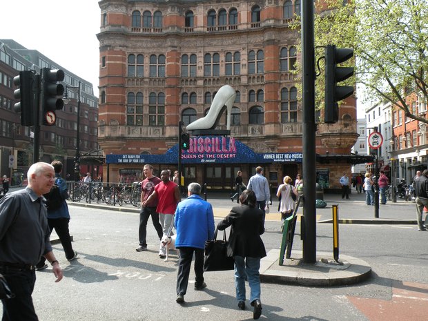  Priscilla, Queen of the Desert, comédie musicale